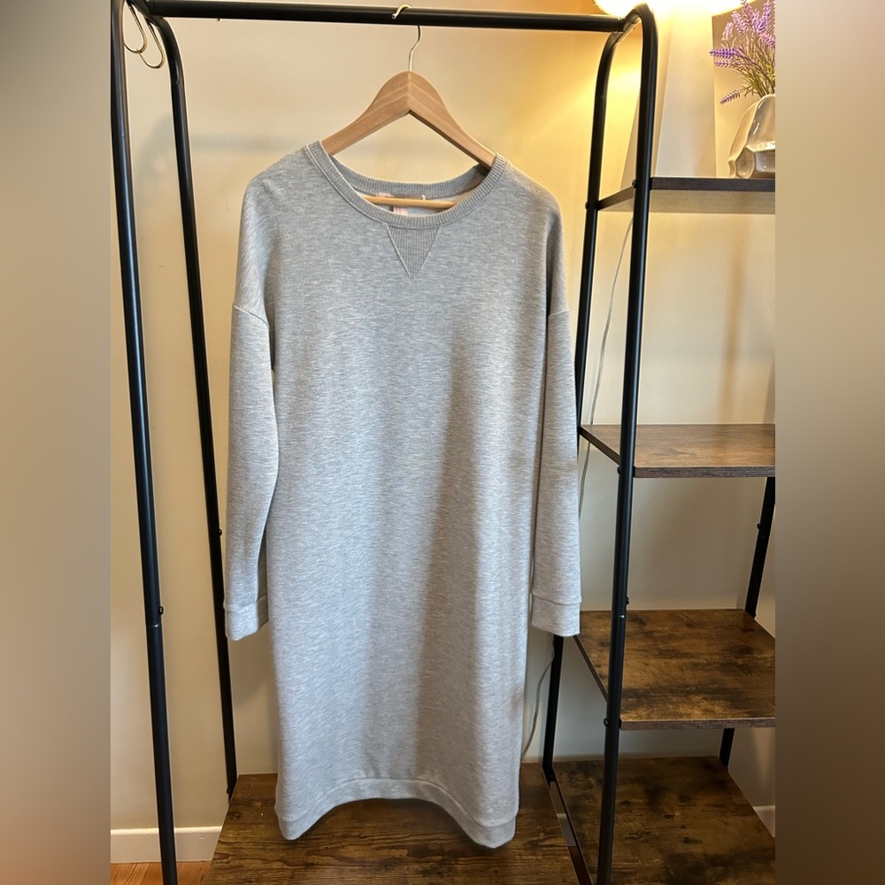 Long sleeved dress with stretch